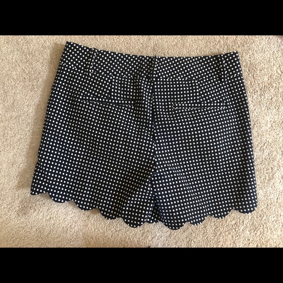 ANN TAYLOR SCALLOPED POLKA DOT SHORTS - Picture 2 of 3